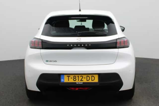 Peugeot e-208 (2023) thumbnail 6