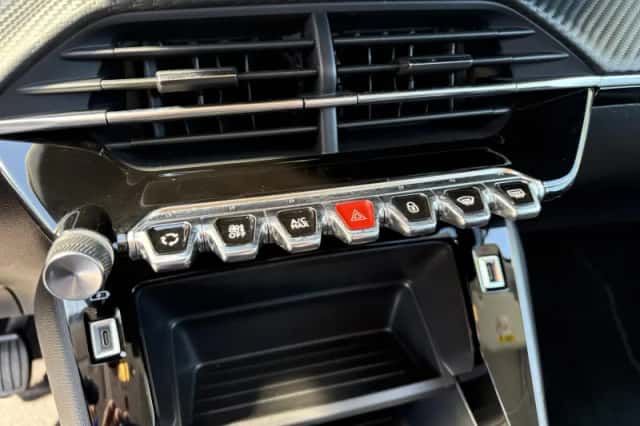 Peugeot 208 (2022) thumbnail 16