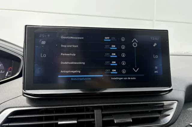 Peugeot 3008 (2021) thumbnail 17