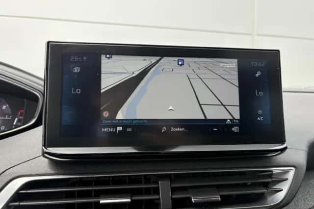 Peugeot 3008 (2021) thumbnail 18