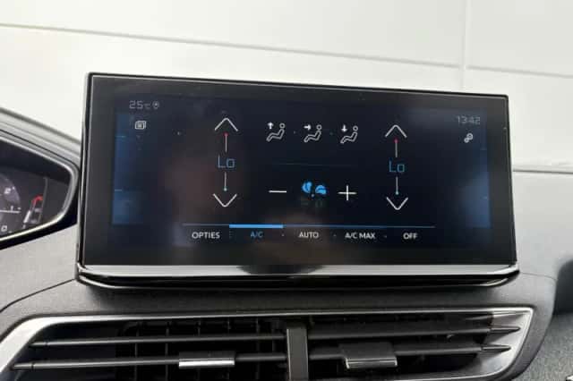 Peugeot 3008 (2021) thumbnail 19