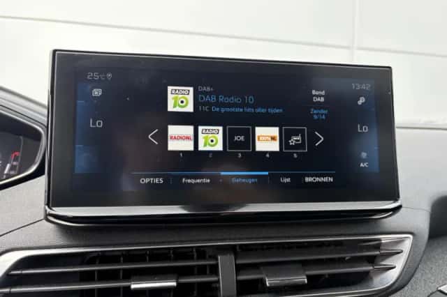 Peugeot 3008 (2021) thumbnail 20