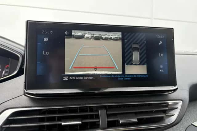 Peugeot 3008 (2021) thumbnail 21