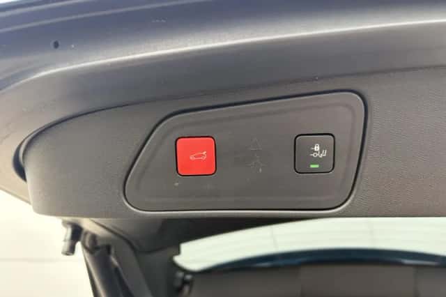 Peugeot 3008 (2021) thumbnail 10