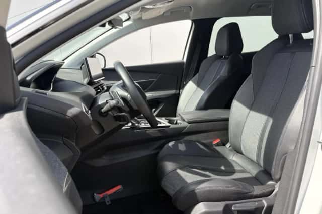 Peugeot 3008 (2022) thumbnail 11