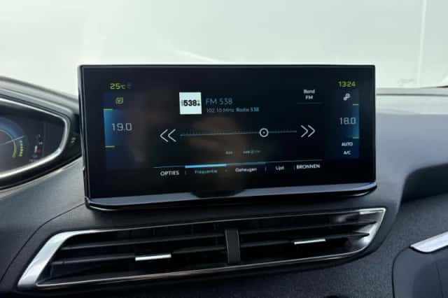 Peugeot 3008 (2022) thumbnail 15
