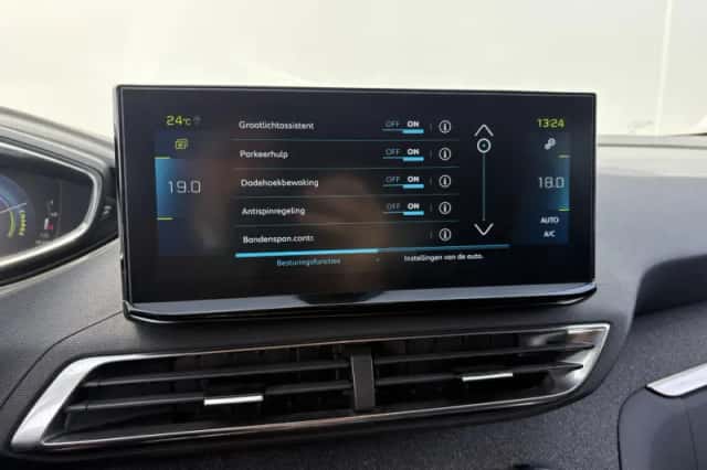 Peugeot 3008 (2022) thumbnail 17