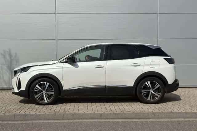 Peugeot 3008 (2022) thumbnail 3