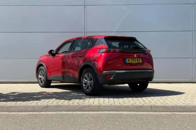 Peugeot 2008 (2021) thumbnail 4