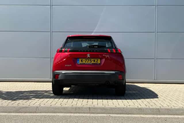 Peugeot 2008 (2021) thumbnail 5