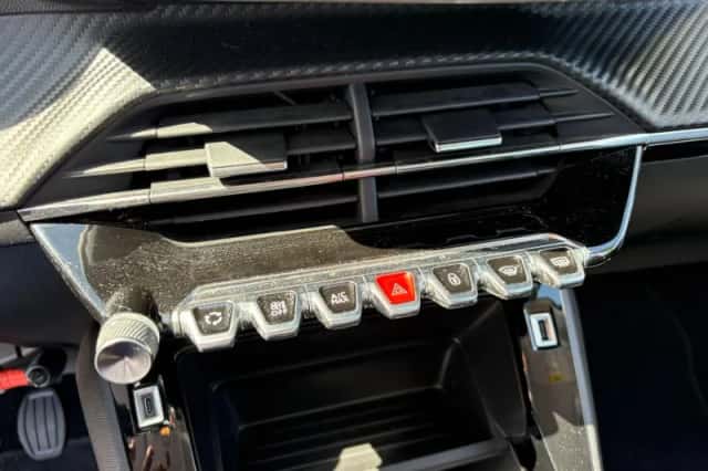 Peugeot 208 (2021) thumbnail 17