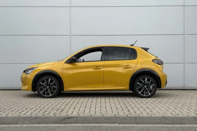Peugeot 208 (2023) thumbnail 3