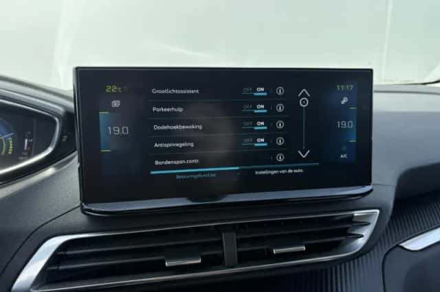 Peugeot 3008 (2021) thumbnail 17