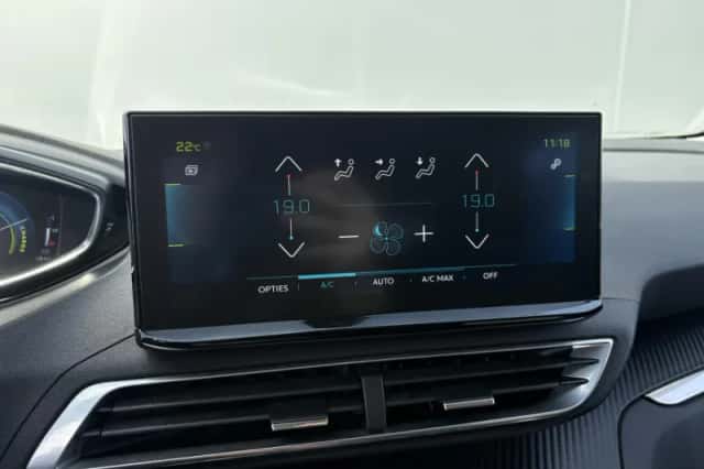 Peugeot 3008 (2021) thumbnail 19