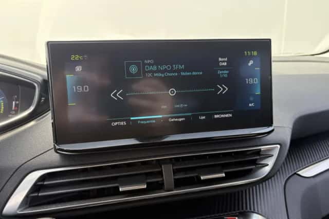 Peugeot 3008 (2021) thumbnail 20