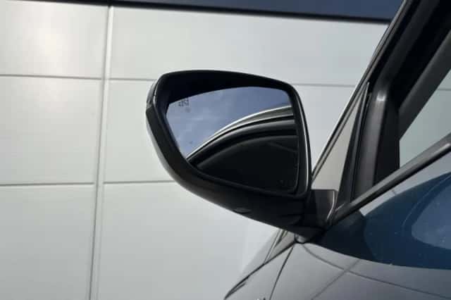 Peugeot 3008 (2021) thumbnail 24