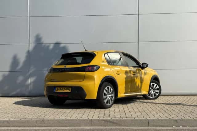 Peugeot e-208 (2023) thumbnail 6