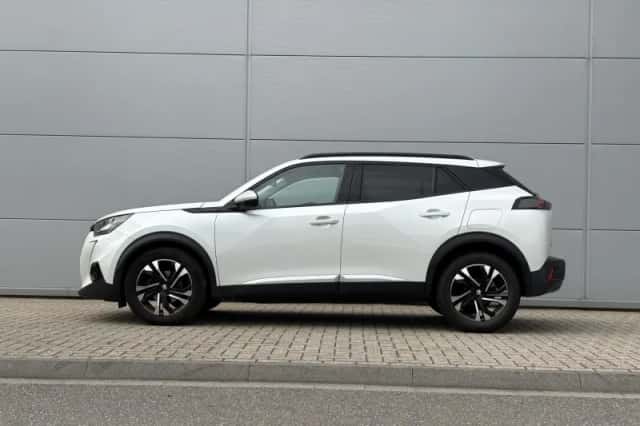 Peugeot 2008 (2021) thumbnail 3