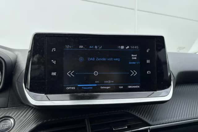 Peugeot 2008 (2021) thumbnail 27