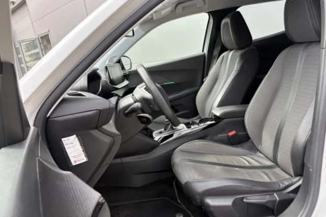 Peugeot 2008 (2021) thumbnail 10