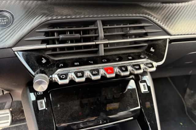 Peugeot e-208 (2023) thumbnail 10