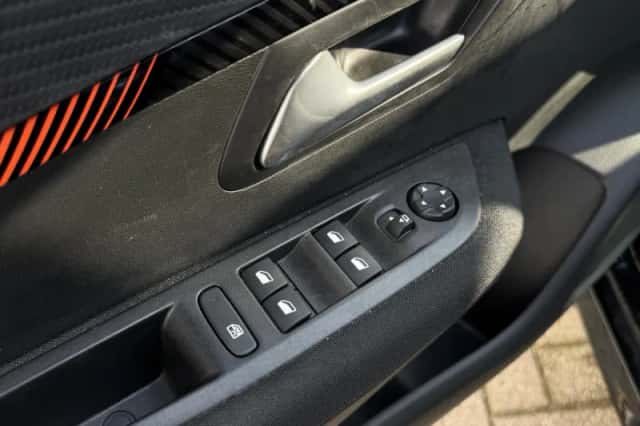 Peugeot 208 (2021) thumbnail 11