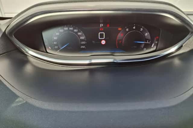 Peugeot 3008 (2023) thumbnail 14