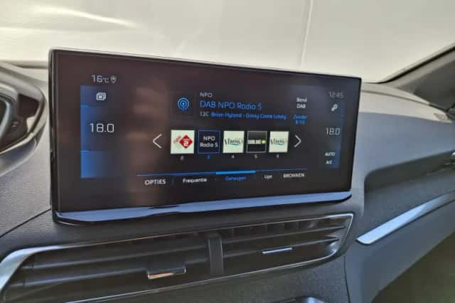 Peugeot 3008 (2023) thumbnail 16