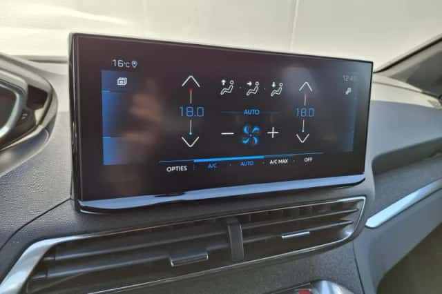 Peugeot 3008 (2023) thumbnail 17