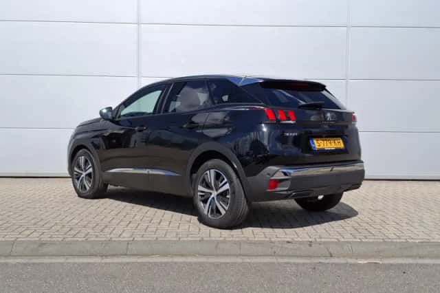 Peugeot 3008 (2023) thumbnail 4