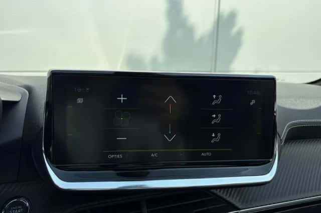 Peugeot 208 (2021) thumbnail 17