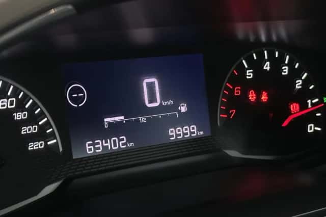 Peugeot 2008 (2022) thumbnail 9