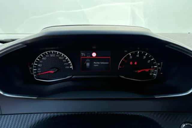 Peugeot 2008 (2022) thumbnail 12
