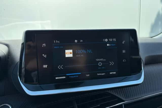 Peugeot 2008 (2022) thumbnail 13