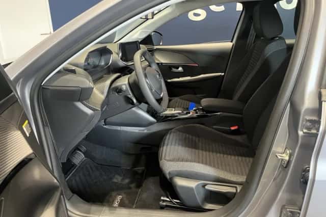 Peugeot e-208 (2023) thumbnail 11