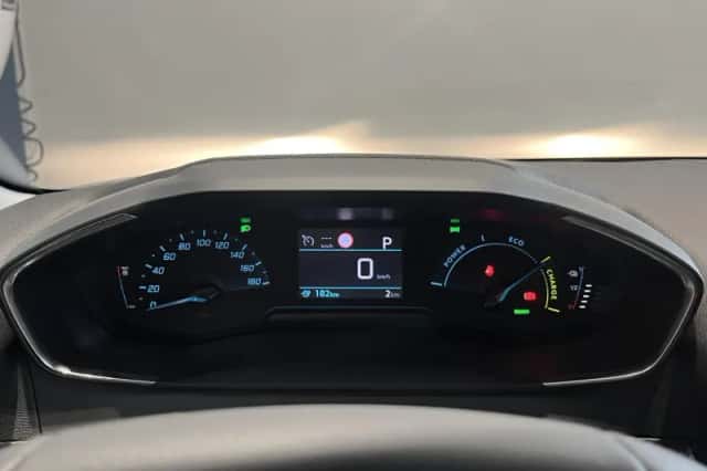 Peugeot e-208 (2023) thumbnail 13