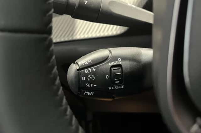 Peugeot e-208 (2023) thumbnail 16