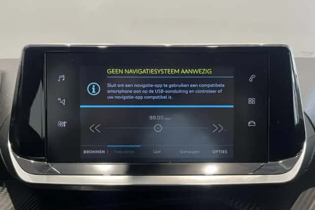 Peugeot e-208 (2023) thumbnail 18