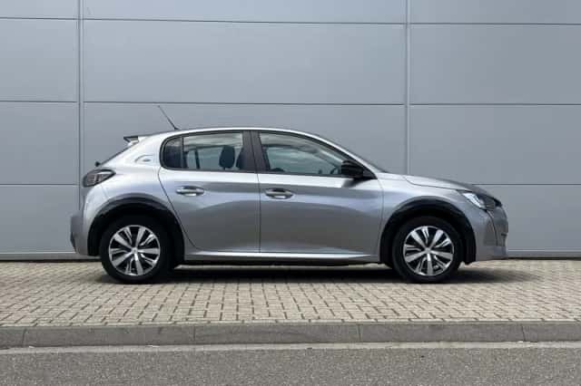 Peugeot e-208 (2023) thumbnail 6