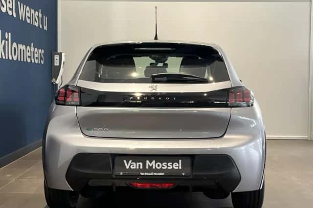 Peugeot e-208 (2023) thumbnail 6