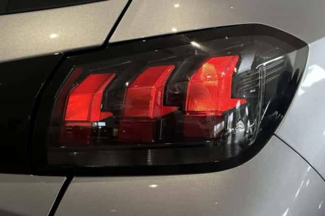 Peugeot e-208 (2023) thumbnail 7