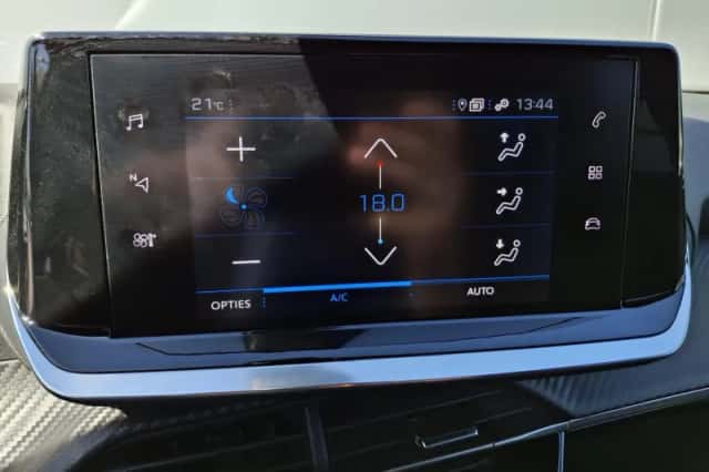 Peugeot 2008 (2023) thumbnail 14