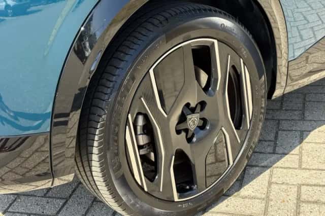 Peugeot e-3008 (2024) thumbnail 4