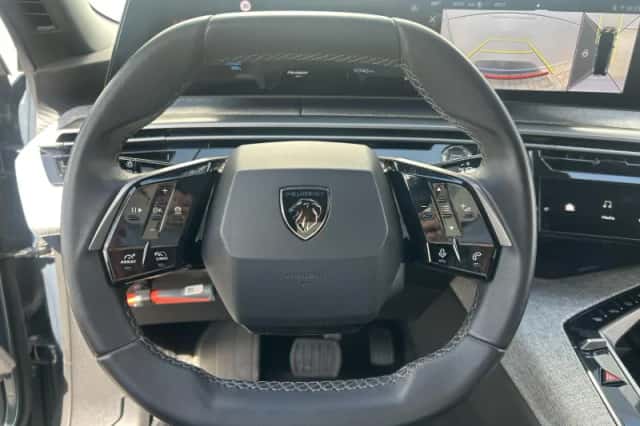 Peugeot E-5008 (2025) thumbnail 1