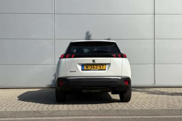 Peugeot 2008 (2022) thumbnail 5