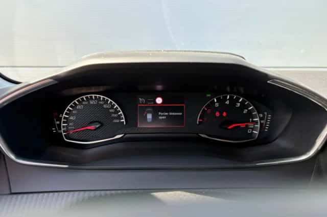 Peugeot 208 (2023) thumbnail 11