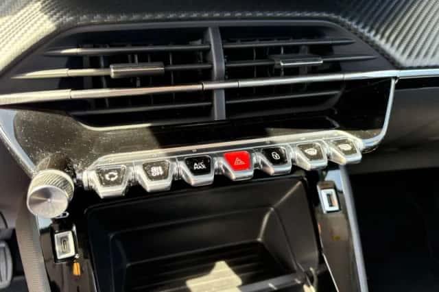 Peugeot 208 (2023) thumbnail 14