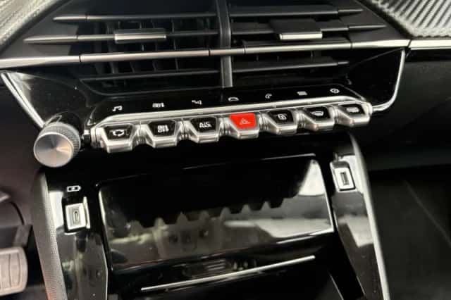 Peugeot 208 (2023) thumbnail 12