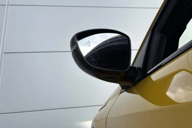Peugeot e-208 (2023) thumbnail 23