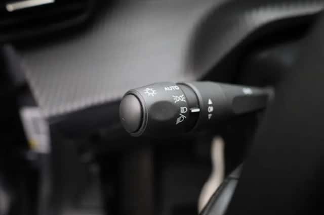 Peugeot e-2008 (2023) thumbnail 20